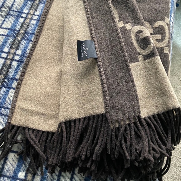 GG (Gucci) Throw Blanket - Picture 6 of 7